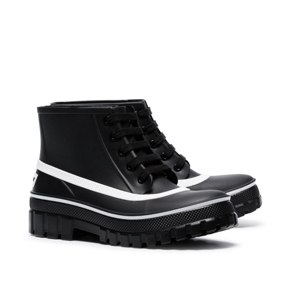 GIVENCHY BLACK GLASTON FLAT LACE-UP LEATHER ANKLE BOOTS - Picture 3 of 8